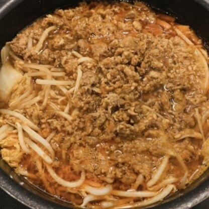 〆は冷蔵庫に余っていた焼きそばの麺を使って、坦々麺風で食べました。
鍋系に対してリアクションの薄い夫も大絶賛でスープも全部飲み切っていました。美味しかったです。